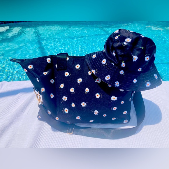 Alice + Olivia Accessories - Alice + Olivia Elegant New Black Tote and Bucket Hat matching